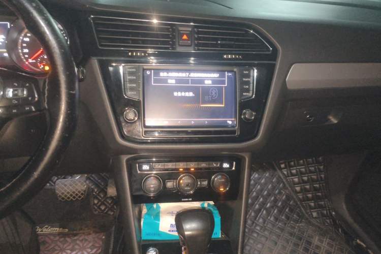 Used Volkswagen Tiguan L 2018 330TSI Automatic Two-Wheel Drive Luxury Edition Audio And AC Panel