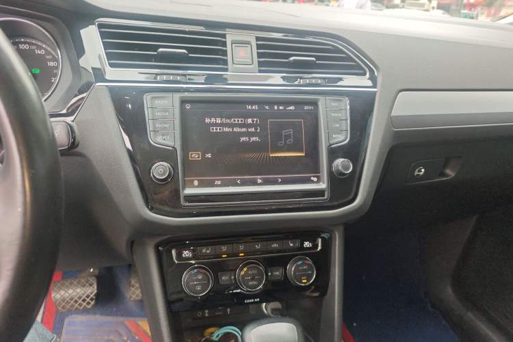 Used Volkswagen Tiguan L 2018 330TSI Automatic Two-Wheel Drive Luxury Edition Audio And AC Panel