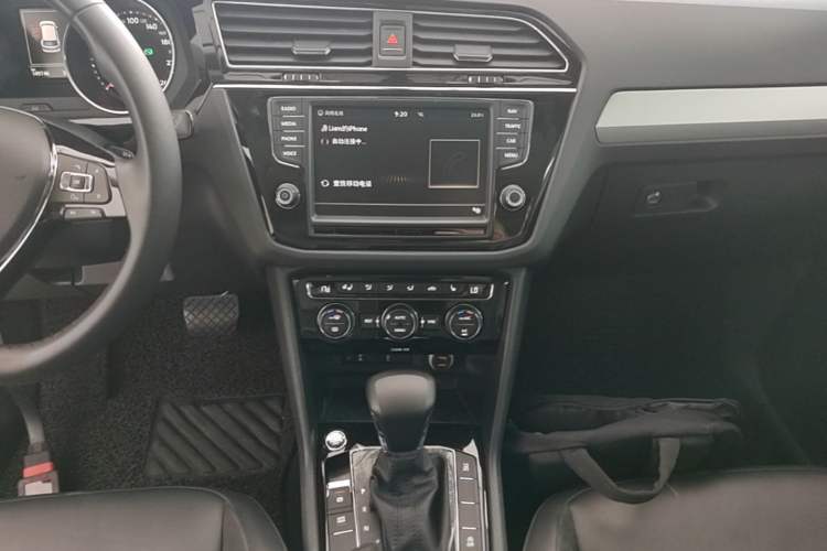 Used Volkswagen Tiguan L 2018 330TSI Automatic Two-Wheel Drive Luxury Edition Audio And AC Panel