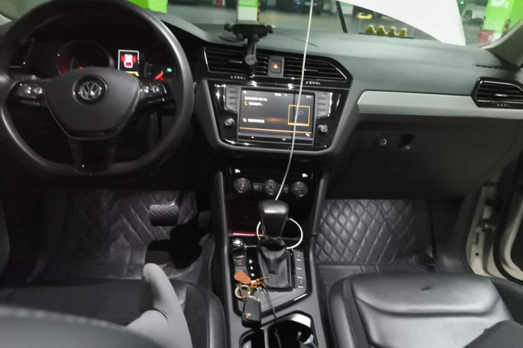 Used Volkswagen Tiguan L 2018 330TSI Automatic Two-Wheel Drive Luxury Edition Audio And AC Panel