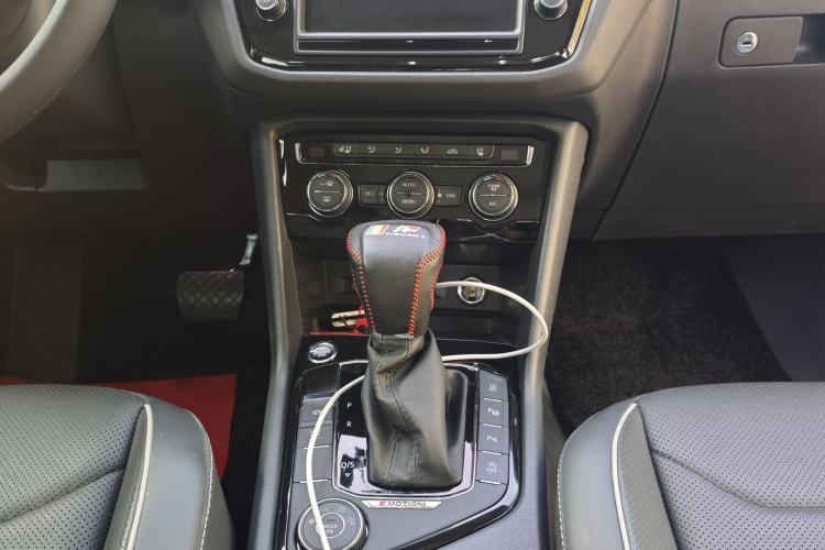 Used Volkswagen Tiguan L 2018 Revised Version 380TSI Automatic All-Wheel Drive Flagship Edition Audio And AC Panel