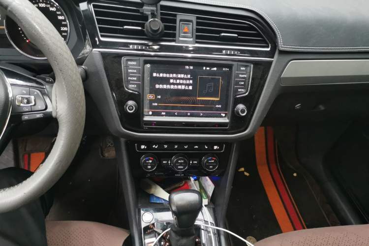 Used Volkswagen Tiguan L 2018 Revised Version 380TSI Automatic All-Wheel Drive Luxury Edition Audio And AC Panel