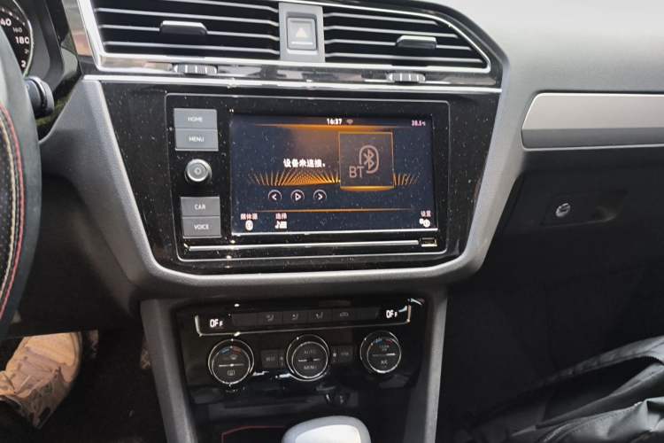 Used Volkswagen Tiguan L 2018 Revised Version 330TSI Automatic Two-Wheel Drive Comfort Edition Audio And AC Panel