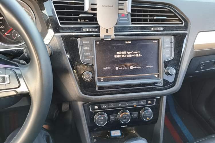 Used Volkswagen Tiguan L 2018 330TSI Automatic Two-Wheel Drive Luxury Edition Audio And AC Panel