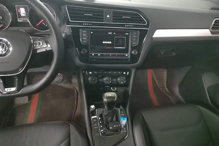 Used Volkswagen Tiguan L 2018 330TSI Automatic Two-Wheel Drive Luxury Edition Audio And AC Panel