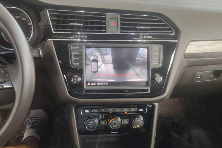 Used Volkswagen Tiguan L 2018 330TSI Automatic Two-Wheel Drive Luxury Edition Audio And AC Panel