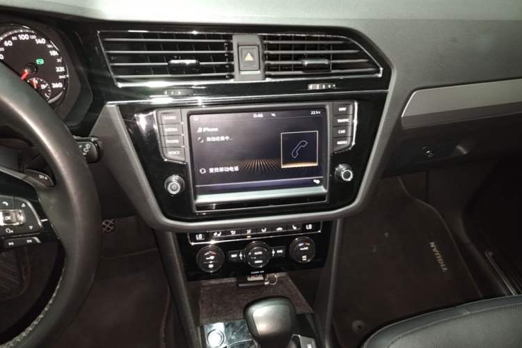 Used Volkswagen Tiguan L 2018 330TSI Automatic Two-Wheel Drive Flagship Edition Audio And AC Panel