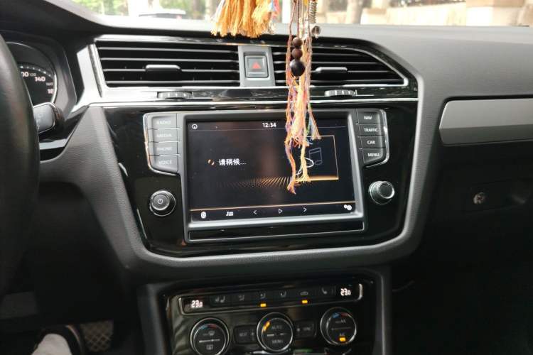 Used Volkswagen Tiguan L 2018 Facelift 330TSI Automatic Two-Wheel Drive Luxury Edition Audio And AC Panel