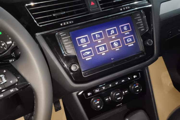 Used Volkswagen Tiguan L 2018 330TSI Automatic Two-Wheel Drive Luxury Edition Audio And AC Panel