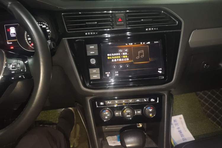 Used Volkswagen Tiguan L 2018 Facelift 330TSI Automatic Two-Wheel Drive Luxury Edition Audio And AC Panel