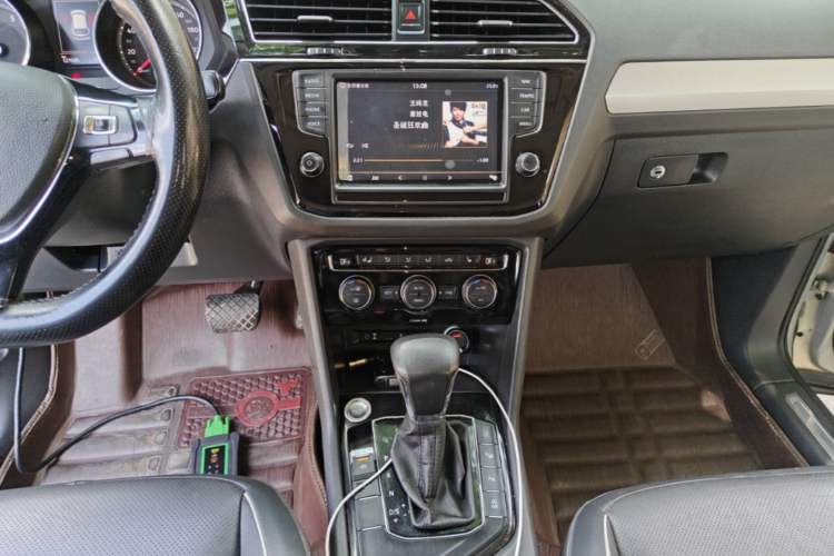 Used Volkswagen Tiguan L 2018 330TSI Automatic Two-Wheel Drive Flagship Edition Audio And AC Panel