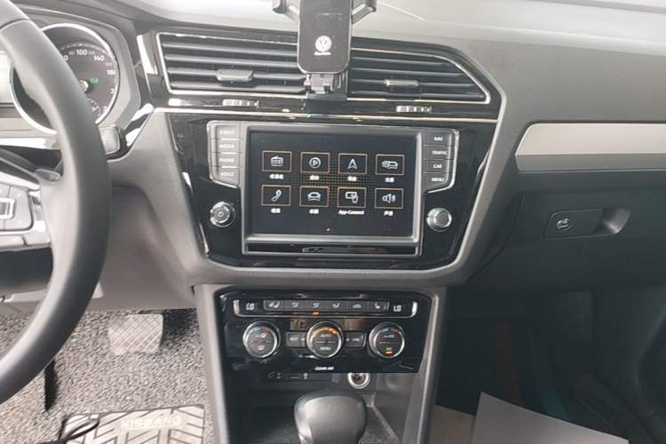 Used Volkswagen Tiguan L 2018 330TSI Automatic Two-Wheel Drive Flagship Edition Audio And AC Panel