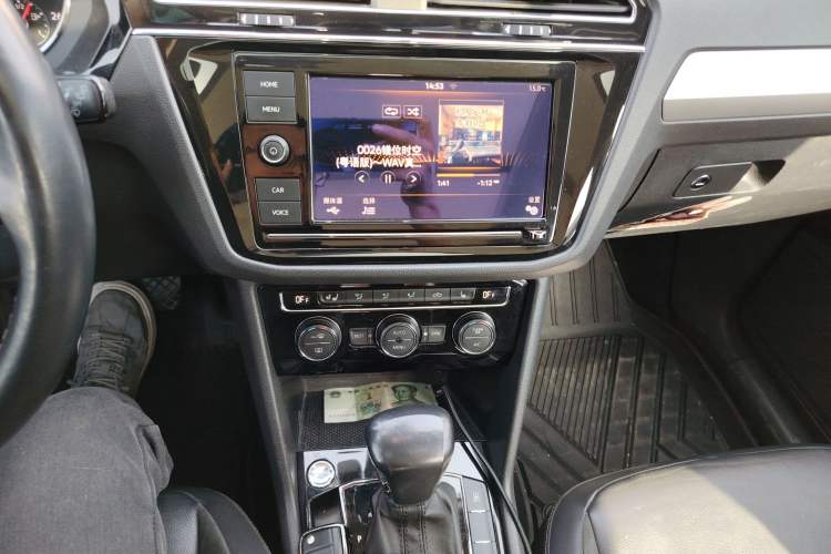 Used Volkswagen Tiguan L 2018 Facelift 330TSI Automatic Two-Wheel Drive Luxury Edition Audio And AC Panel