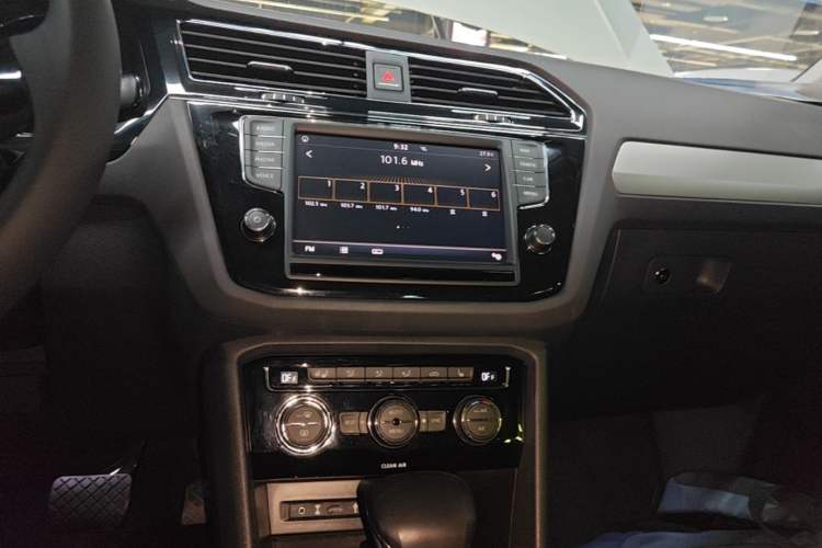 Used Volkswagen Tiguan L 2018 330TSI Automatic Two-Wheel Drive Flagship Edition Audio And AC Panel