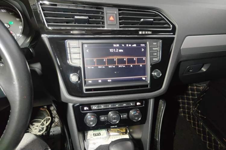 Used Volkswagen Tiguan L 2018 330TSI Automatic Two-Wheel Drive Luxury Edition Audio And AC Panel