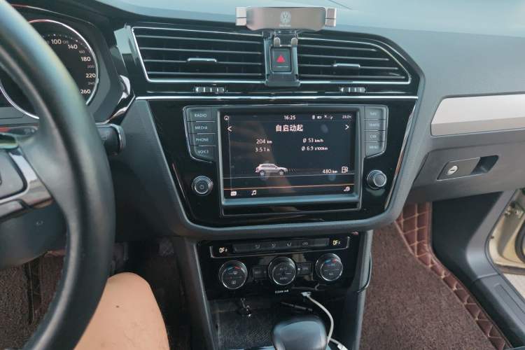Used Volkswagen Tiguan L 2018 330TSI Automatic Two-Wheel Drive Comfort Edition Audio And AC Panel