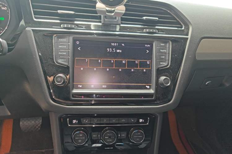 Used Volkswagen Tiguan L 2018 380TSI Automatic All-Wheel Drive Luxury Edition Audio And AC Panel