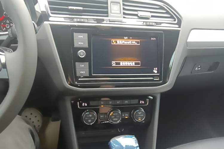 Used Volkswagen Tiguan L 2018 Revised Version 330TSI Automatic Two-Wheel Drive Comfort Edition Audio And AC Panel