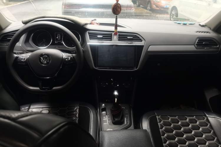 Used Volkswagen Tiguan L 2018 330TSI Automatic Two-Wheel Drive Luxury Edition Center Console