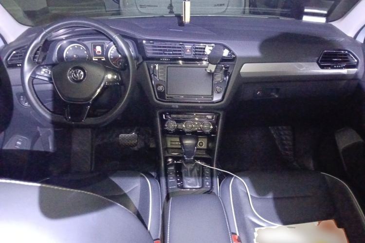Used Volkswagen Tiguan L 2018 330TSI Automatic Two-Wheel Drive Flagship Edition Center Console