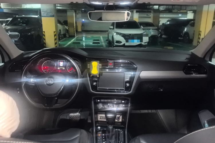 Used Volkswagen Tiguan L 2018 330TSI Automatic Two-Wheel Drive Luxury Edition Center Console