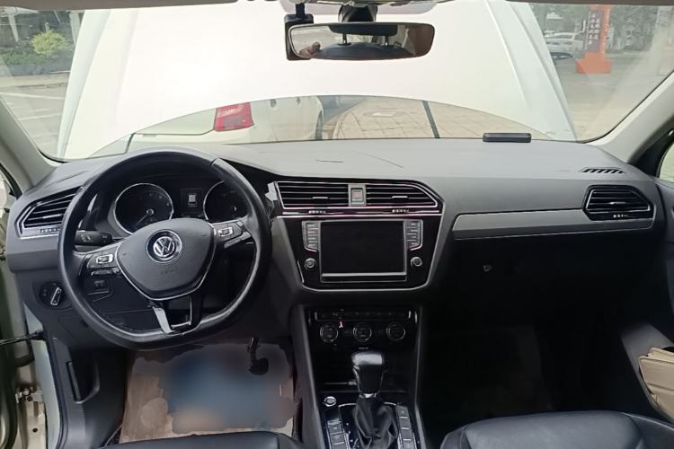 Used Volkswagen Tiguan L 2018 330TSI Automatic Two-Wheel Drive Luxury Edition Center Console