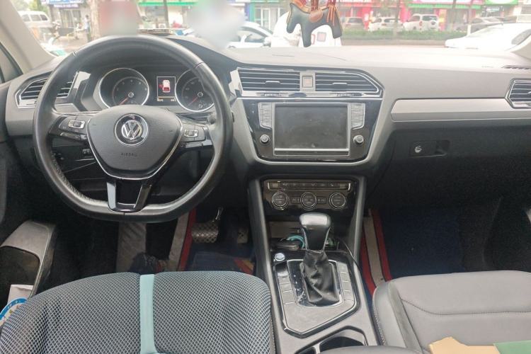 Used Volkswagen Tiguan L 2018 330TSI Automatic Two-Wheel Drive Luxury Edition Center Console