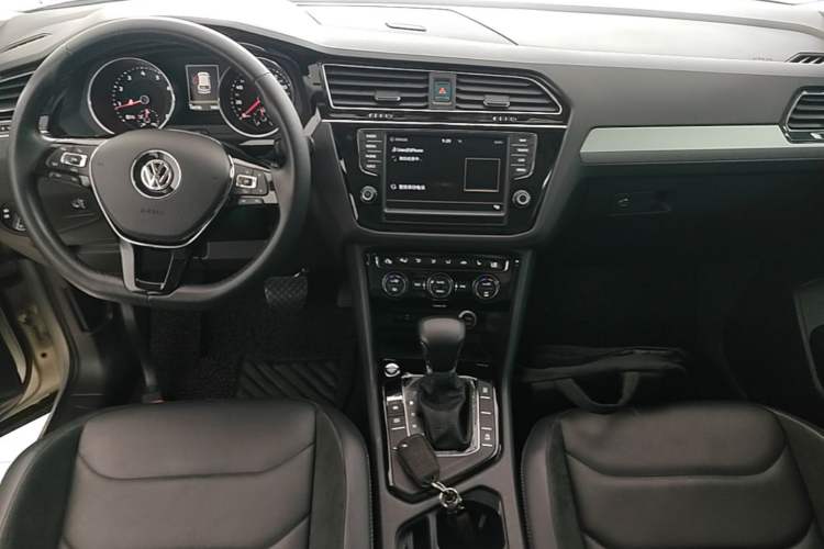 Used Volkswagen Tiguan L 2018 330TSI Automatic Two-Wheel Drive Luxury Edition Center Console