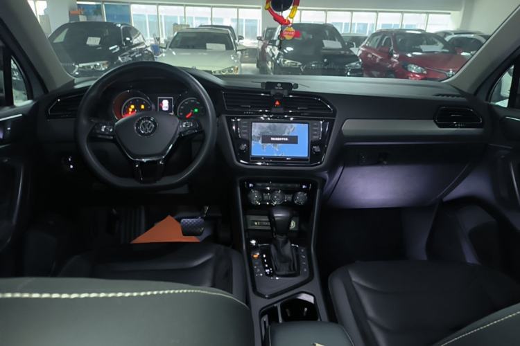 Used Volkswagen Tiguan L 2018 380TSI Automatic All-Wheel Drive Luxury Edition Center Console