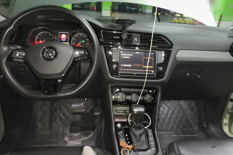 Used Volkswagen Tiguan L 2018 330TSI Automatic Two-Wheel Drive Luxury Edition Center Console