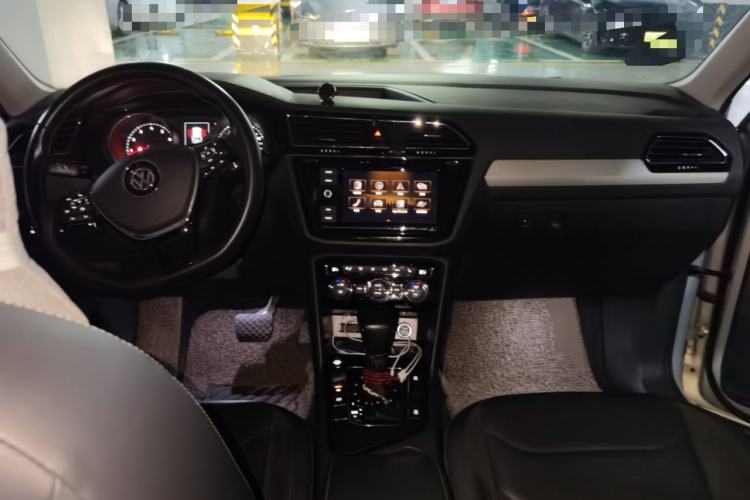 Used Volkswagen Tiguan L 2018 Facelift 330TSI Automatic Two-Wheel Drive Luxury Edition Center Console