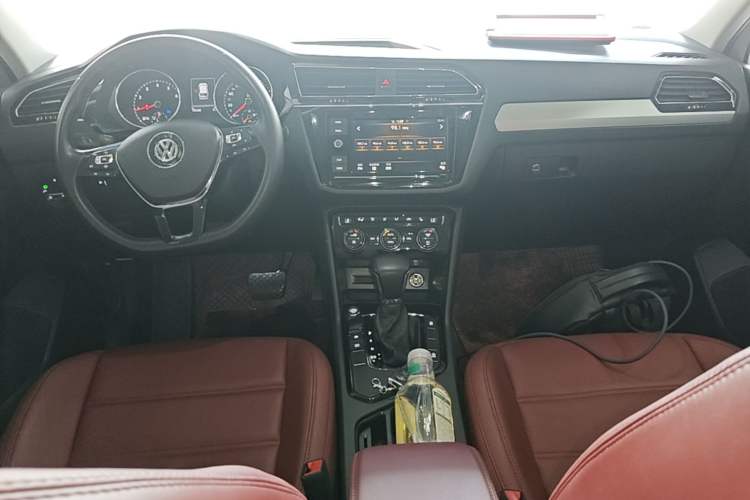 Used Volkswagen Tiguan L 2018 330TSI Automatic Two-Wheel Drive Luxury Edition Center Console