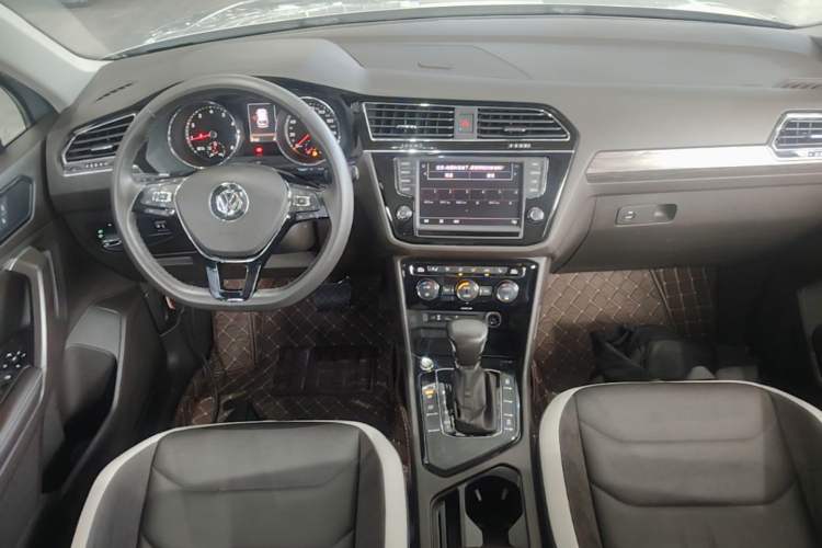 Used Volkswagen Tiguan L 2018 330TSI Automatic Two-Wheel Drive Luxury Edition Center Console
