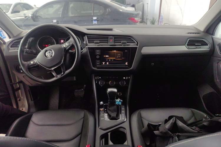 Used Volkswagen Tiguan L 2018 280TSI Automatic Two-Wheel Drive Comfort Edition Center Console