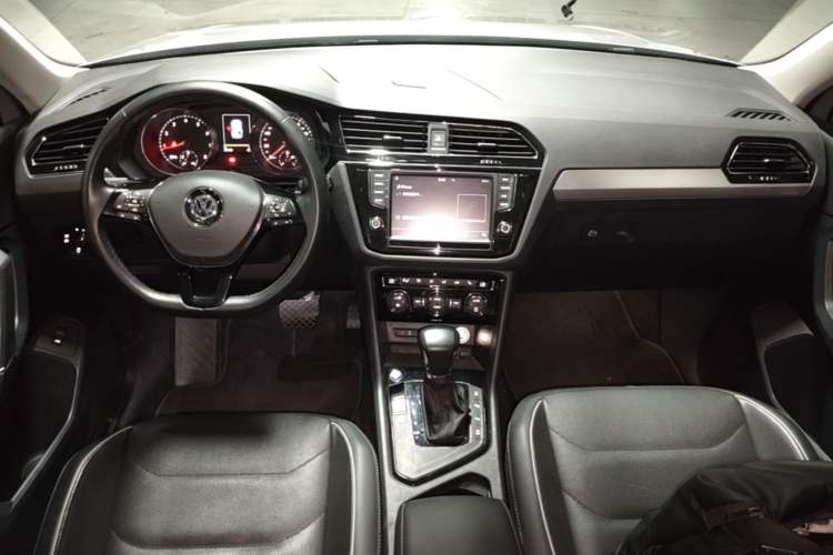 Used Volkswagen Tiguan L 2018 330TSI Automatic Two-Wheel Drive Flagship Edition Center Console