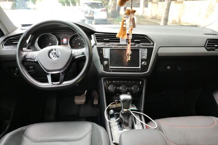 Used Volkswagen Tiguan L 2018 Facelift 330TSI Automatic Two-Wheel Drive Luxury Edition Center Console