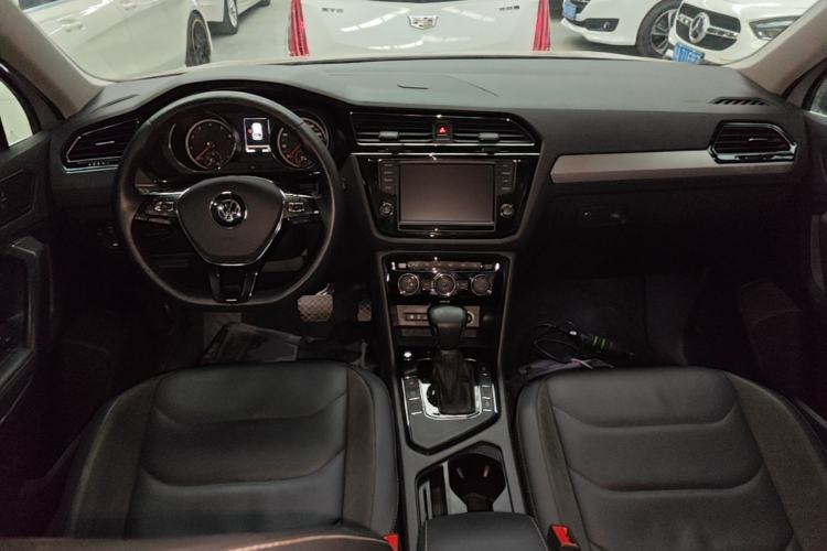 Used Volkswagen Tiguan L 2018 330TSI Automatic Two-Wheel Drive Luxury Edition Center Console
