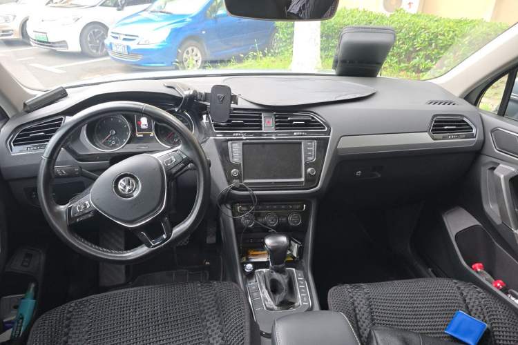 Used Volkswagen Tiguan L 2018 330TSI Automatic Two-Wheel Drive Flagship Edition Center Console