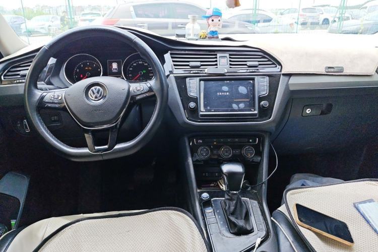 Used Volkswagen Tiguan L 2018 330TSI Automatic Two-Wheel Drive Comfort Edition Center Console