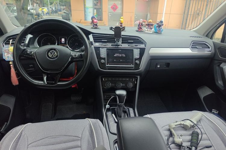 Used Volkswagen Tiguan L 2018 330TSI Automatic Two-Wheel Drive Luxury Edition Center Console
