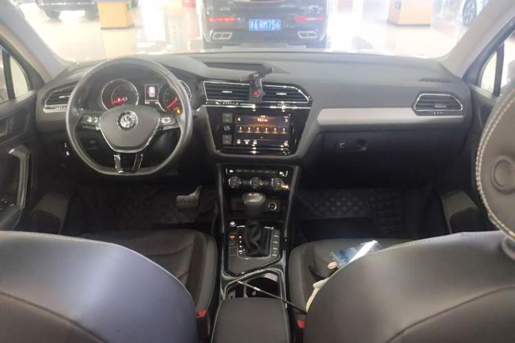 Used Volkswagen Tiguan L 2018 Facelift 330TSI Automatic Two-Wheel Drive Luxury Edition Center Console