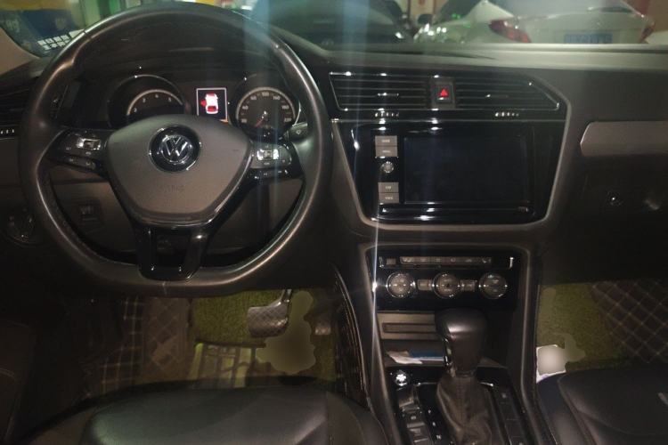 Used Volkswagen Tiguan L 2018 Facelift 330TSI Automatic Two-Wheel Drive Luxury Edition Center Console
