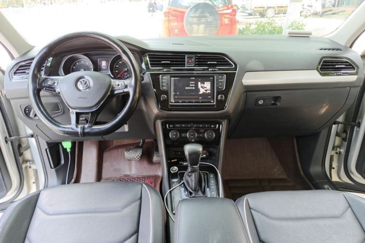 Used Volkswagen Tiguan L 2018 330TSI Automatic Two-Wheel Drive Flagship Edition Center Console