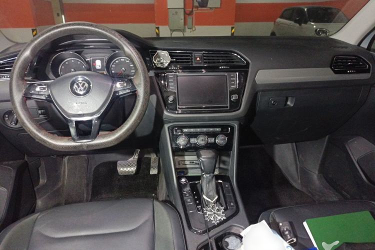 Used Volkswagen Tiguan L 2018 330TSI Automatic Two-Wheel Drive Luxury Edition Center Console