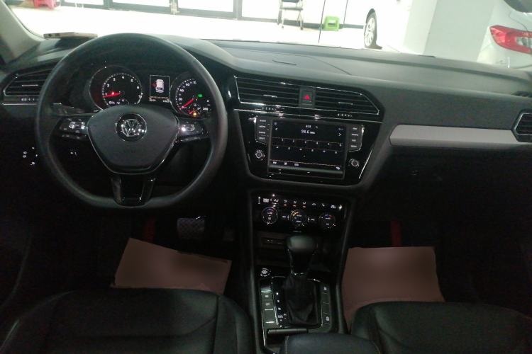 Used Volkswagen Tiguan L 2018 330TSI Automatic Two-Wheel Drive Luxury Edition Center Console