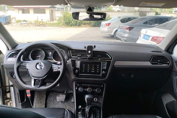 Used Volkswagen Tiguan L 2018 330TSI Automatic Two-Wheel Drive Flagship Edition Center Console