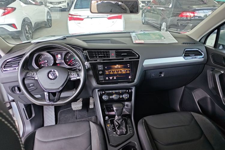 Used Volkswagen Tiguan L 2018 Revised Version 330TSI Automatic Two-Wheel Drive Comfort Edition Center Console