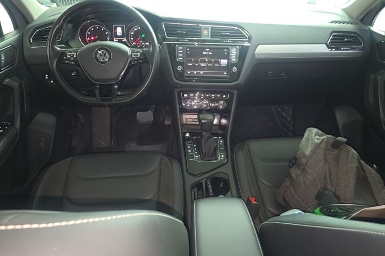 Used Volkswagen Tiguan L 2018 330TSI Automatic Two-Wheel Drive Luxury Edition Center Console