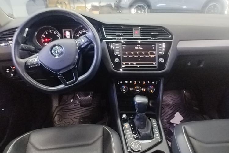 Used Volkswagen Tiguan L 2018 380TSI Automatic All-Wheel Drive Flagship Edition Center Console