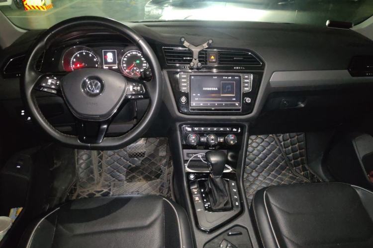Used Volkswagen Tiguan L 2018 330TSI Automatic Two-Wheel Drive Flagship Edition Center Console